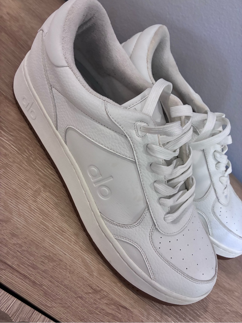 ALO Yoga Men's White Leather Low-Profile Sneakers